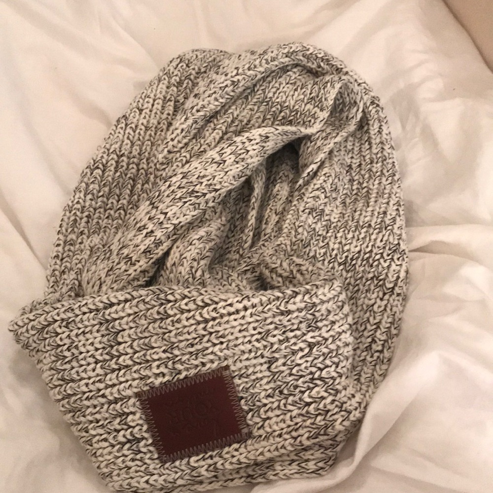 Love your melon scarf.